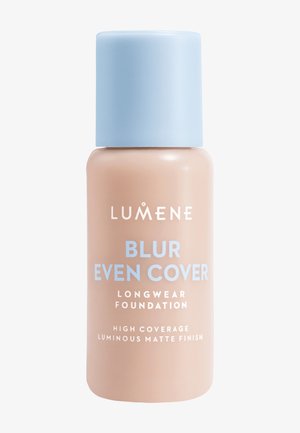 Flacon de fond de teint longue tenue Lumene Blur Even Cover avec un bouchon bleu clair, étiqueté haute couvrance et fini mat lumineux.