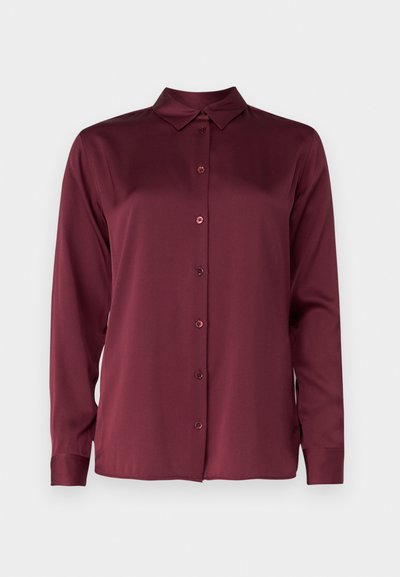 Burgunderfarget langermet skjorte med glatt stoff, spiss krage og matchende knapper foran. Klassisk skjortedesign.