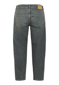 Tumši zilie džinsi ar taisnu griezumu, piecu kabatu dizainu un ādas logo uz aizmugurējā jostas. Viegli izbalējusi tekstūra.