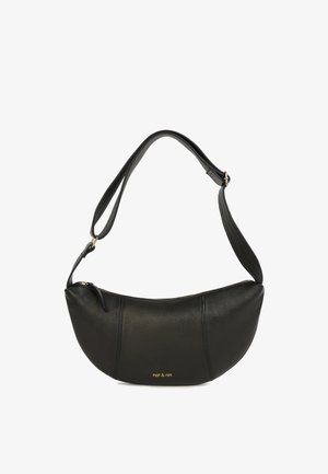 Schwarze mondförmige Leder-Schultertasche mit verstellbarem Riemen und goldfarbenem Reißverschluss, vorne mit kleinem goldenen "nat & nin"-Logo.