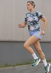 adidas Performance TEE - Sportfelső - aurora ink/sandy pink