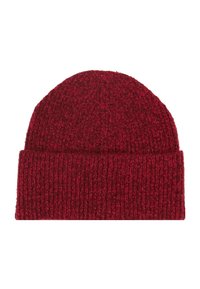 Bonnet en tricot rouge avec revers replié et motif de points texturés.