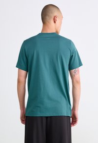 Jordan AIR CREW - Nyomott mintás póló - oxidized green