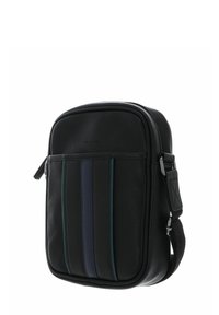 Borsa a tracolla in pelle nera con forma rettangolare strutturata, caratterizzata da tre strisce verticali colorate, dettagli in argento e tracolla regolabile.