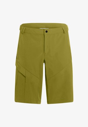 Olivgrüne kniehohe Shorts mit Gürtelschlaufen, Frontknopf und seitlicher Cargotasche mit dezentem Markenlogo am linken Bein.