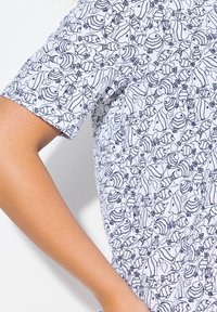 Ulla Popken GEOMETRIC FISH SHORT SLEEVE V-NECK - T-shirt con stampa - snow white