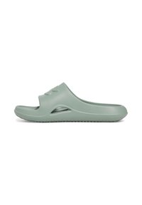 Tong sandal vert clair en caoutchouc texturé. Doté d'une large sangle, de découpes de ventilation et d'une semelle texturée pour une meilleure adhérence.