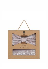 Schleifen-Set mit einem Paisleymuster in sanftem Rosa und Cremefarben, verpackt in einer recycelbaren Pappbox mit einem Griff.