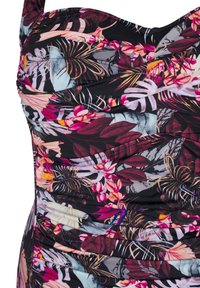 Multikleurig zwemkleding met een zwarte basis en levendige bloemenpatronen in roze, rood en blauw; geplooide textuur voegt dimensie toe.