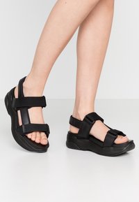 Vagabond Platåsandaletter - black