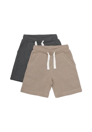 Due pair di pantaloni corti in cotone: uno grigio scuro e uno beige chiaro. Entrambi presentano una vita elasticizzata, un cordino e tasche laterali.