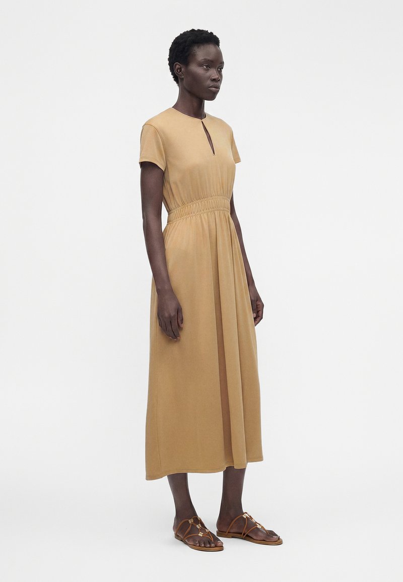 tan jersey dress M—M Anniversary Dinner