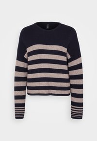 Mørkeblå og beige stripete genser med ribbestruktur, rund hals og dropped shoulder-design; har horisontale og vertikale stripemønstre.