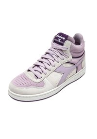 Sneakers alte in suede viola chiaro e beige, con puntale perforato, accenti tattili e suola in gomma bianca.