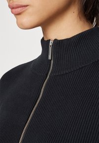 Gestuz Abito in maglia - black
