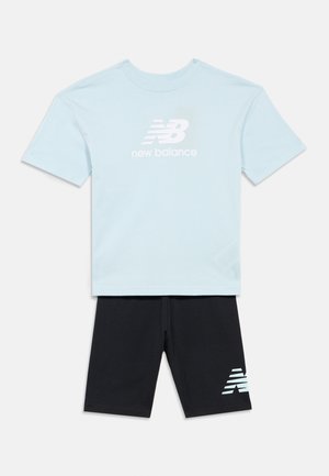 New Balance LOGO TEE AND CYCLE SET  - Športne kratke hlače - frosted glass