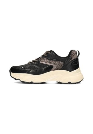 Zapatillas deportivas negras con un revestimiento texturizado, suela beige en contraste y acentos con patrones; cuentan con puntera redondeada y cuello acolchado.