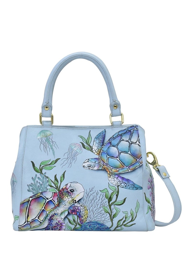 Lichtblauwe handtas van faux leer, met illustraties van schildpadden en kwal, verfraaid met groene bladeren en gouden hardware.