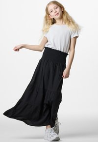 Unselected, black