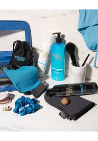 Bondi Sands BONDI SANDS EVERYDAY GRADUAL TANNING MILK - Selbstbräuner - white