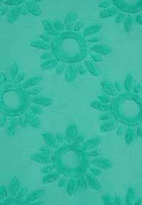 Türkiser Stoff mit stickierten Sonnenmotiven. Das Design zeigt erhabene, strukturierte Stickerei in kreisförmigen Formen mit Sonnenstrahlenakzenten.