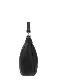 Borsa in pelle nera con forma arrotondata, superficie texture e manico corto. Dotata di accessori in argento per il fissaggio.