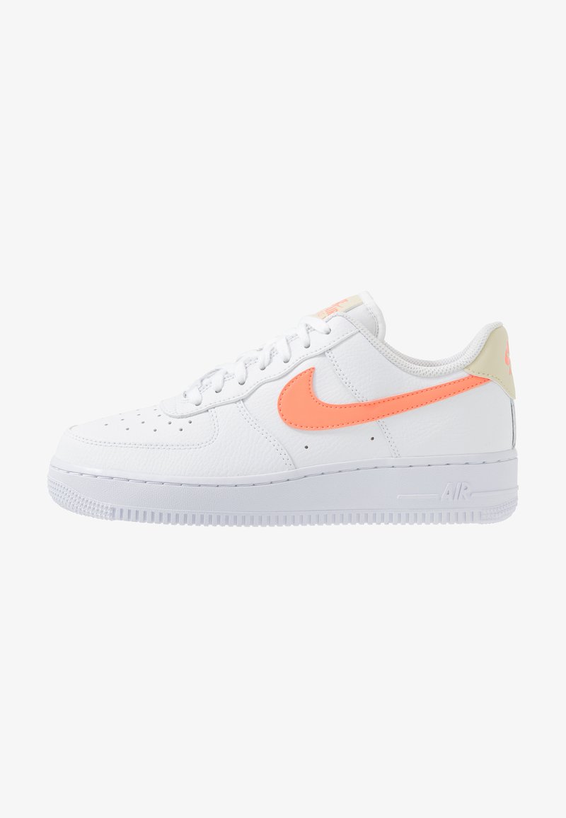 Nike Sportswear AIR FORCE 1 - Sapatilhas - white/atomic pink/fossil