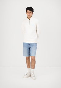 Thumbnail Image 2