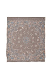 Sciarpa quadrata marrone con motivi simmetrici beige e blu a paisley e floreali centrati in un design circolare.