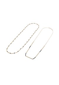 Dwie naszyjniki: jeden z złotymi tubularnymi koralikami i czarnymi akcentami, a drugi o geometrycznym złotym i czarnym wzorze, oba eleganckie i nowoczesne.