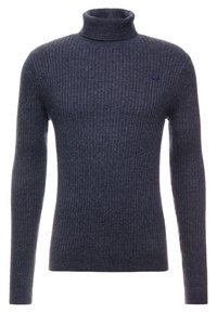 Granatowy sweter z wysokim kołnierzem, wykonany z miękkiego materiału, z długimi rękawami i dopasowanym krojem, z subtelnym logo na klatce piersiowej.
