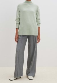 someday. Svetr - light green