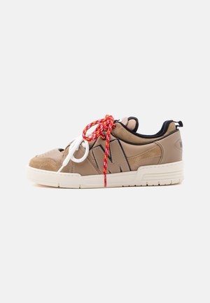 MOSCHINO, STREETBALL UOMO - Tossud - beige