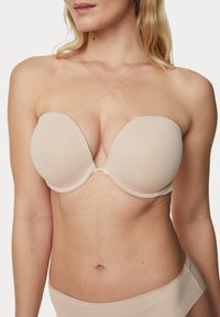 Naakt gewatteerde push-up beha met transparante schouderbanden, naadloos ontwerp, ronde cups en een zachte stoftextuur voor comfort en ondersteuning.