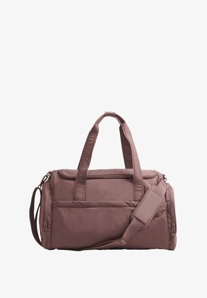 Könnyed rózsaszín sporttáska tartós szövetből, két felső fogóval, levehető vállpánttal és cipzáros rekeszekkel.