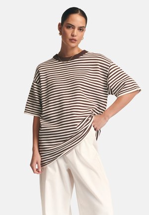 VACATION - Apdrukāts T-krekls - chocolate stripe