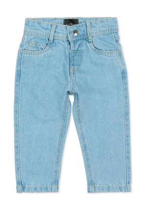 Jeans azzurri chiari per bambini piccoli con tasche frontali, passanti per cintura, chiusura con bottone e etichetta nera del marchio all'interno della vita.