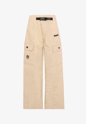 Pantalon cargo beige à jambes larges avec ceinture noire à boucle, poches à rabat avec boutons, patch smiley sur la poche gauche et logo "BARROW" sur la cuisse.