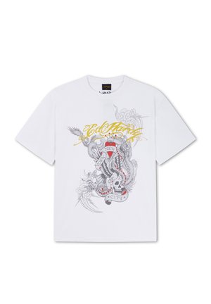 Wit T-shirt met korte mouwen met een gedetailleerd tattoo-stijl ontwerp met een schedel, vleugels, slang en de tekst ""New York City"".