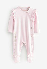 Romper para bebé de color rosa claro con mangas largas, volantes en los hombros, botones a presión y lazos decorativos en los pies. Presenta "Baker by Ted Baker" en dorado.