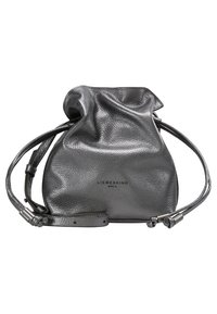 Borsa in pelle grigia metallica con chiusura a cordoncino, caratterizzata da una superficie liscia, tracolla regolabile e logo del marchio impresso frontalmente.