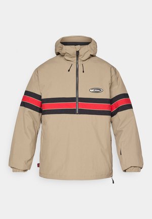 Bēšs pārvalks ar kapuci, ar melnām un sarkanām horizontālām svītrām, pusizslogotni un elastīgām piedurknēm. Logo krūšu rajonā.