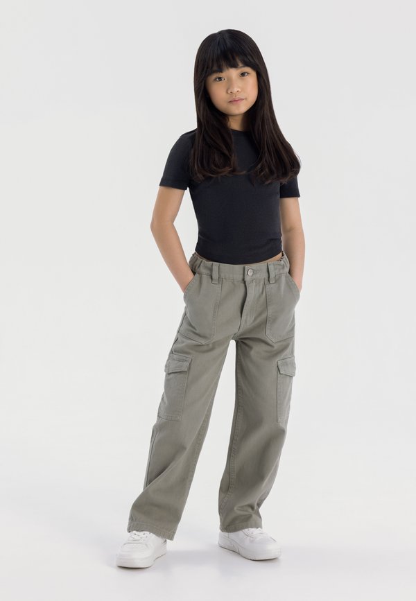 WIDE POCKETS - Jeans Straight Leg