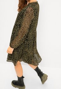 Studio Untold Vapaa-ajan mekko - mustard yellow