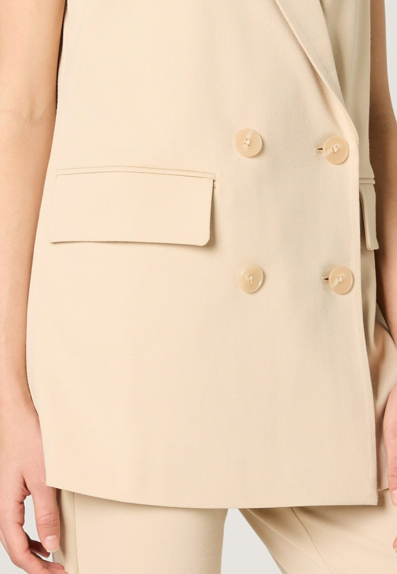Damen Leichte Jacken | Guido Maria Kretschmer Collection KYLIE Weste hellbeige/beige - GI63797 Damen Leichte Jacken | Guido Maria Kretschmer Collection KYLIE Weste hellbeige/beige - GI63797