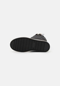 Anna Field Botas con plataforma - black