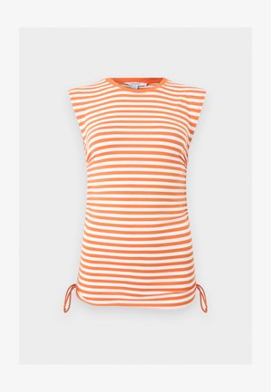 Varrukateta oranž ja valge horisontaalsete triipudega top, ümmarguse kaelusega ja reguleeritavate küljetikkudega ääres.