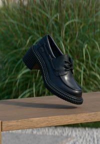 Unausgewählt, black