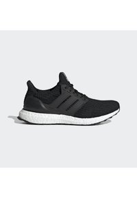 Chaussure de running en maille noire avec semelle blanche texturée, design à lacets et trois bandes latérales noires sur fond gris clair.