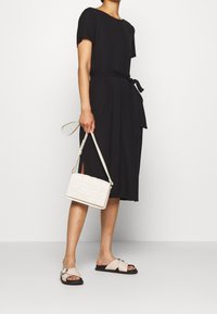 Object Trikoomekko - black